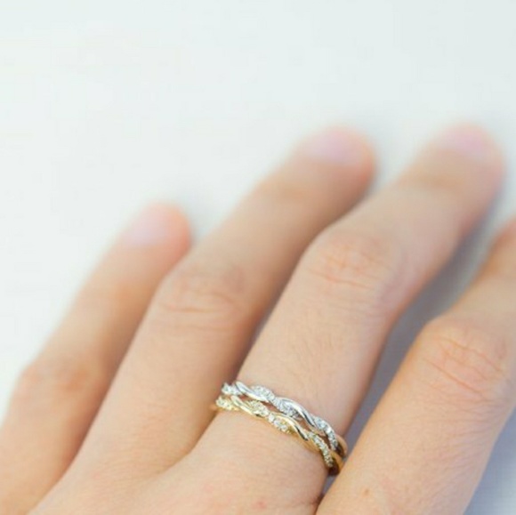 RSTKD🔖18K Wt Gold .06ct Diamond Twist Ring - Picture 6 of 7